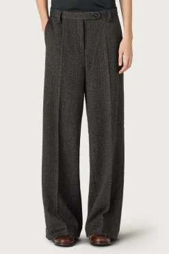 Store LAMIA Women Trousers